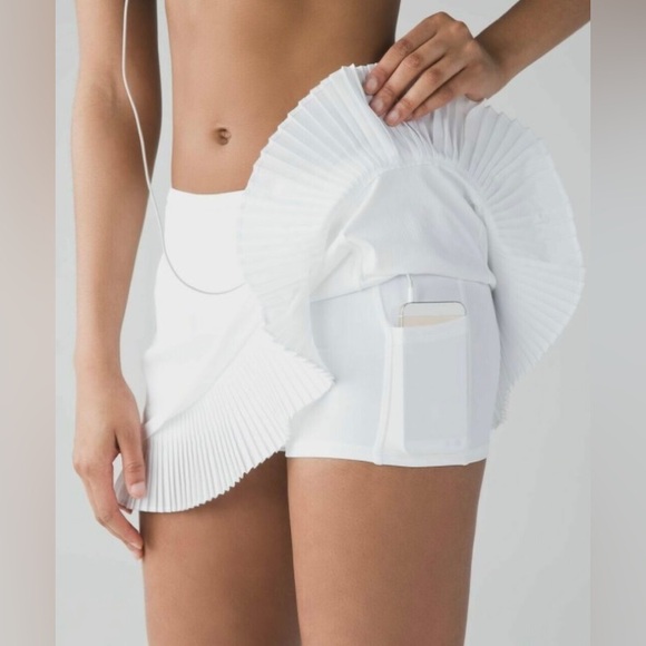 Lululemon City Sky Run By Skirt in white. Size 10 - Picture 4 of 8
